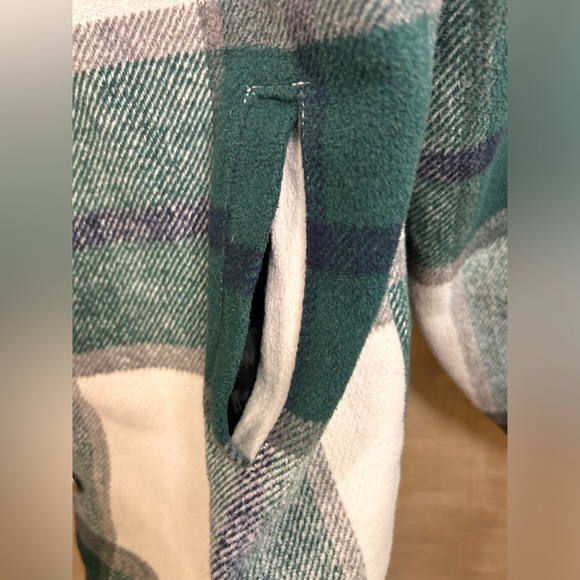 Wool plaid medium trucker style green and white jacket. - Picture 10 of 10